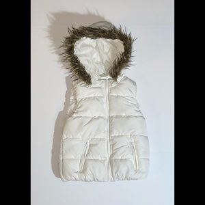 JUSTICE GIRLS PUFFER VEST WITH FUR HOOD SIZE 12